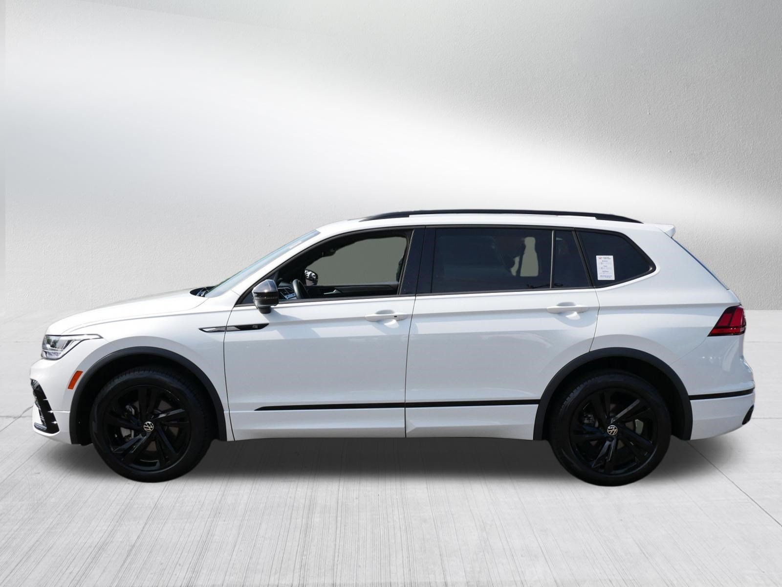 Certified 2023 Volkswagen Tiguan SE R-Line AWD/4WD image 4