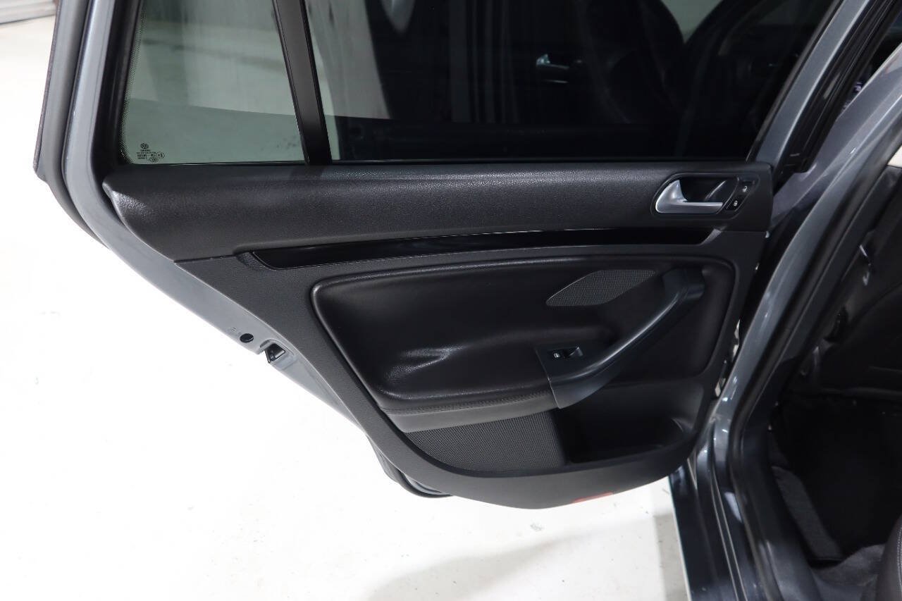 Used 2013 Volkswagen Jetta TDI FWD image 30