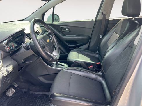Used 2018 Chevrolet Trax LT w/ LT Convenience Package AWD/4WD image 9