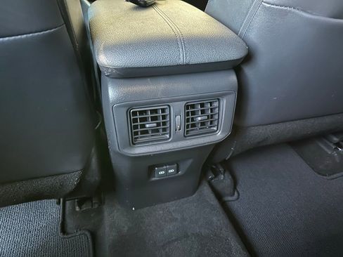 Used 2022 Toyota RAV4 XLE Premium image 23