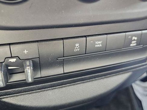 Used 2016 RAM 2500 SLT w/ Protection Group AWD/4WD image 18