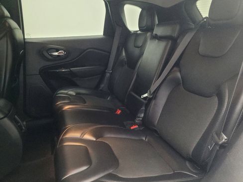 Used 2021 Jeep Cherokee Latitude Plus image 18