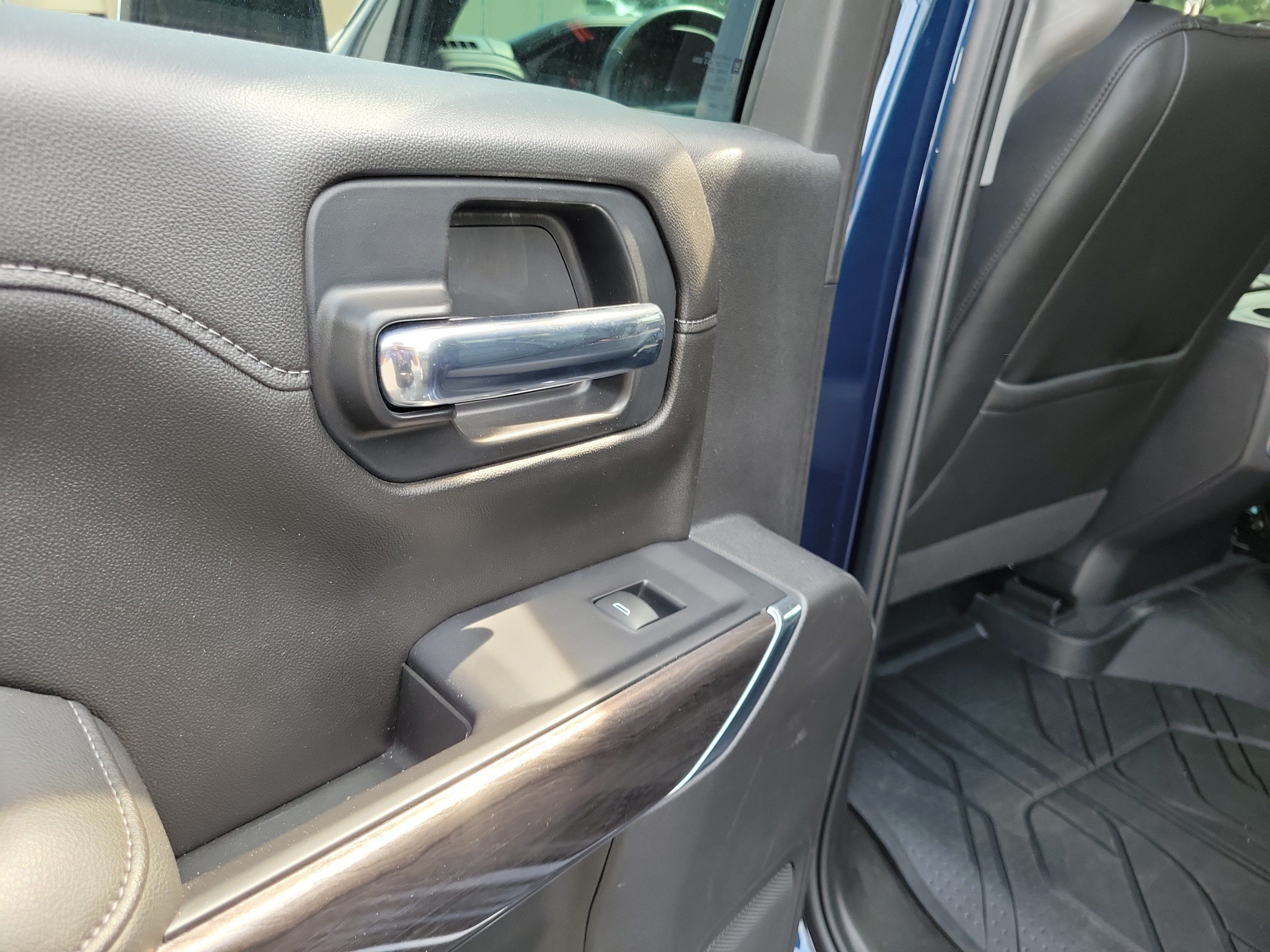 Used 2020 Chevrolet Silverado 1500 LTZ w/ LTZ Plus Package AWD/4WD image 13