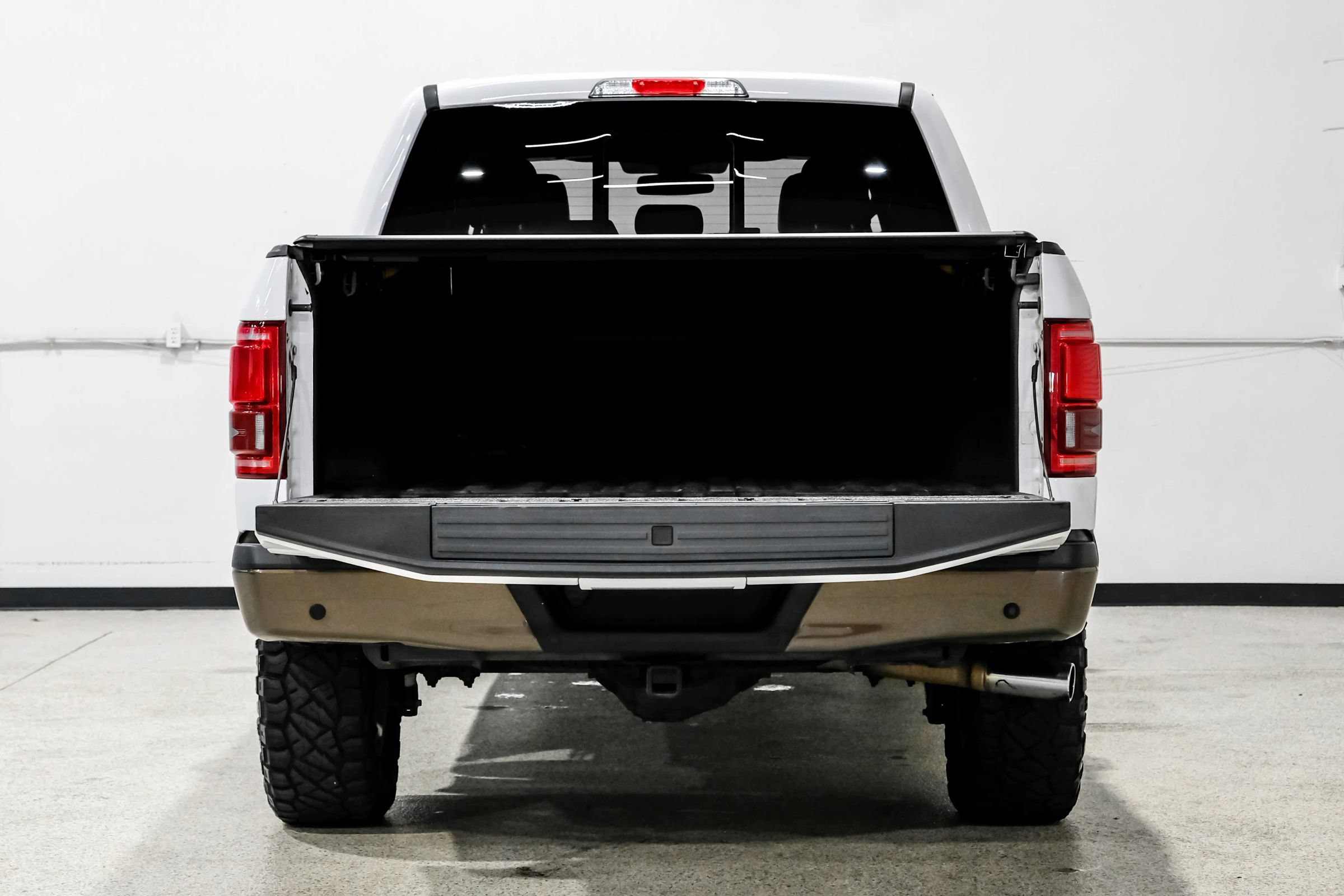 Used 2017 Ford F150 King Ranch w/ Equipment Group 601A Luxury AWD/4WD image 60