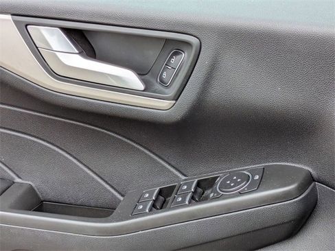 Used 2021 Ford Escape SE image 15