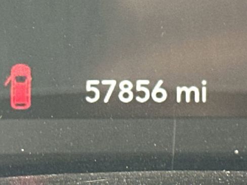 Used 2023 Chrysler Voyager LX image 27