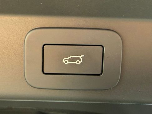 Used 2024 Land Rover Range Rover Sport SE image 15