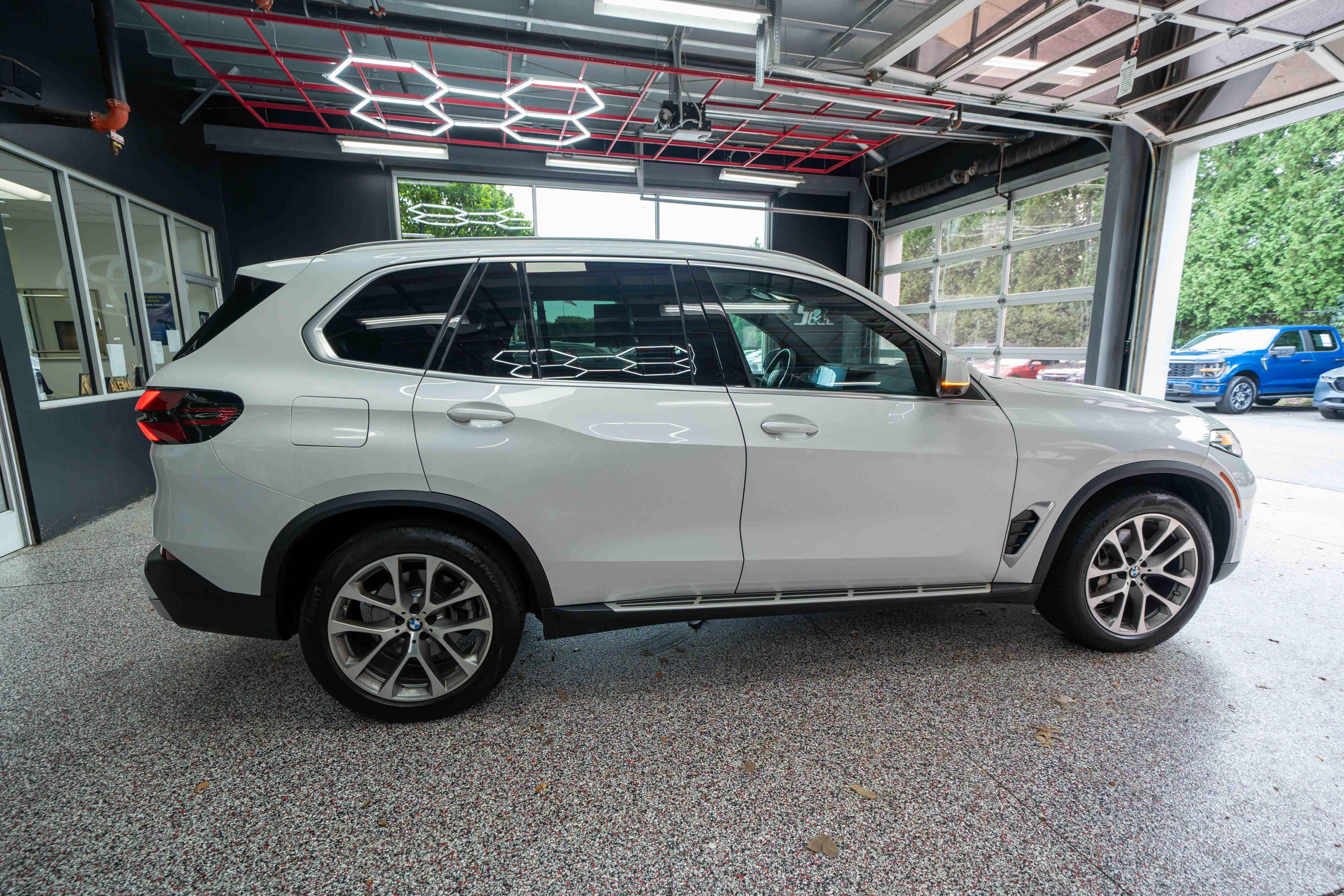 Used 2024 BMW X5 xDrive40i AWD/4WD image 4