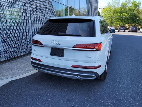 Used 2023 Audi Q7 2.0T Premium w/ Convenience Package AWD/4WD image 4