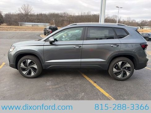 New 2026 Volkswagen Taos SE image 4