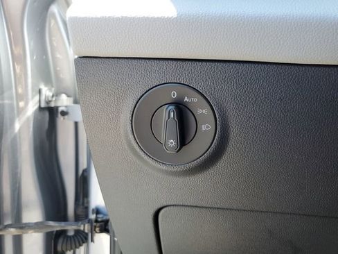 Certified 2022 Volkswagen Taos SE image 28