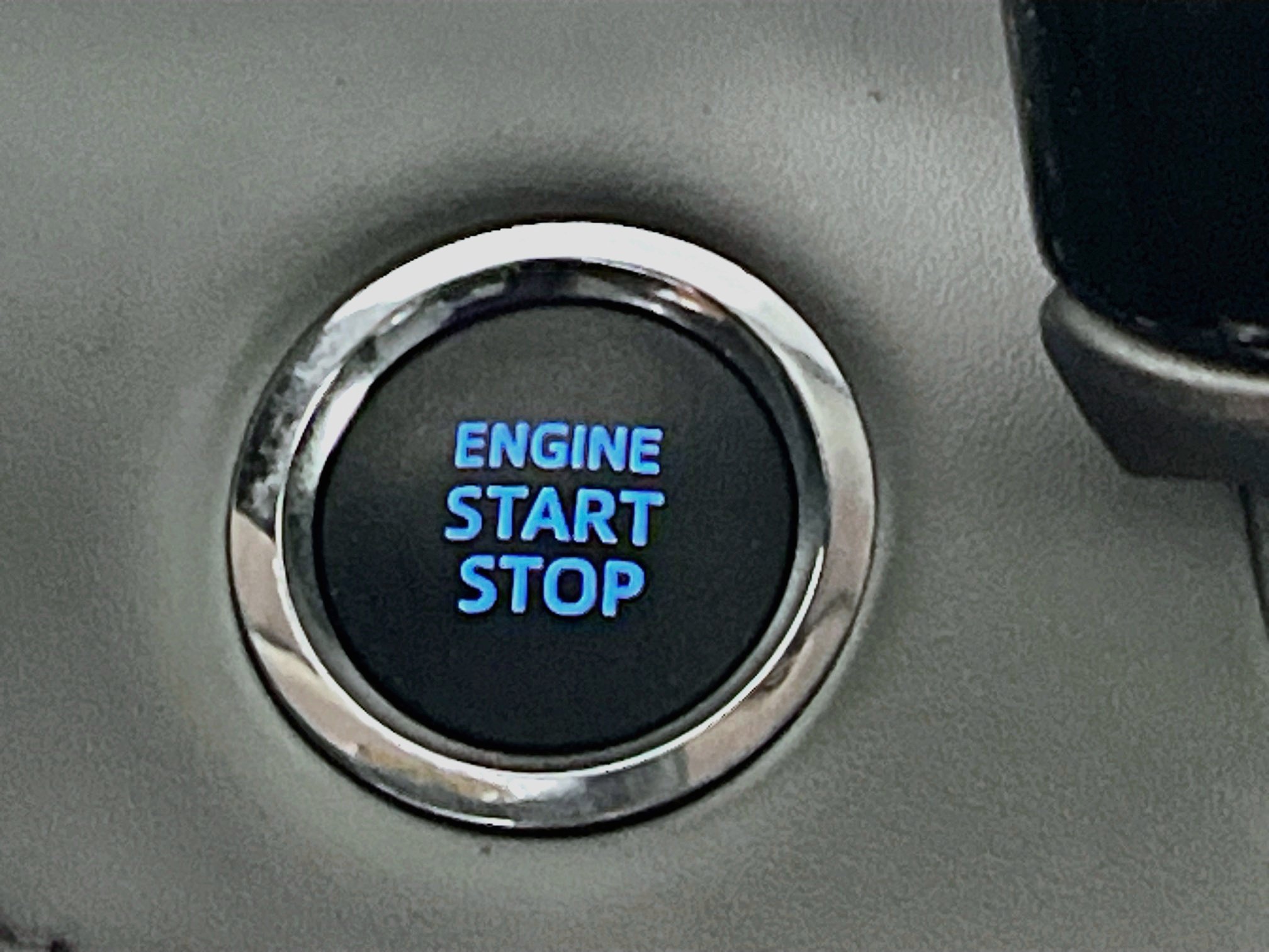 Used 2022 Toyota Highlander XLE FWD image 23