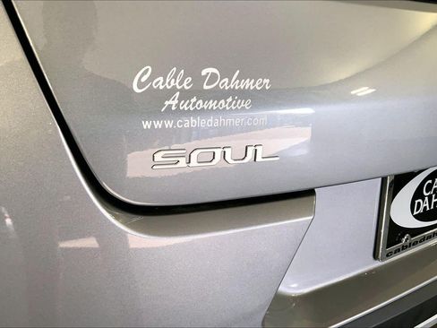 Used 2025 Kia Soul LX w/ LX Technology Package FWD image 8