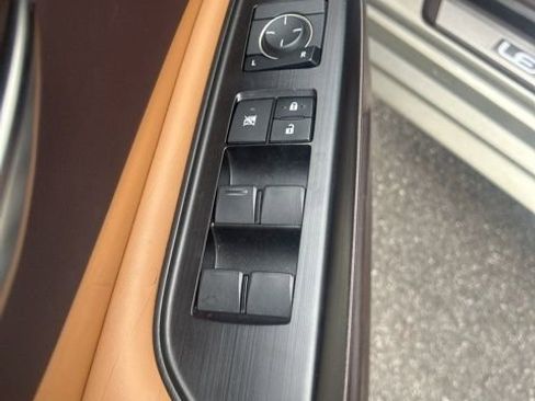 Used 2019 Lexus ES 350 Ultra Luxury w/ Accessory Package 2 image 18