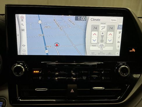 Used 2021 Toyota Highlander Limited image 12