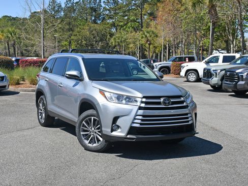 Used 2019 Toyota Highlander XLE image 6
