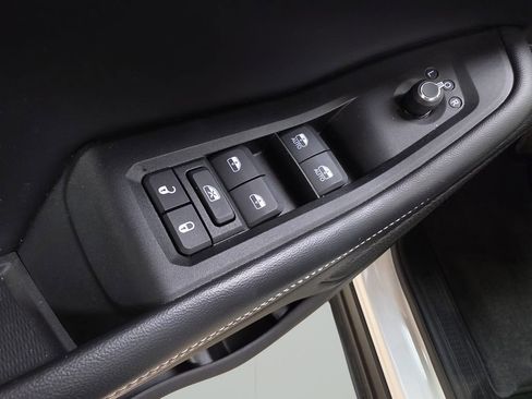 Used 2025 Jeep Grand Cherokee Limited AWD/4WD image 10