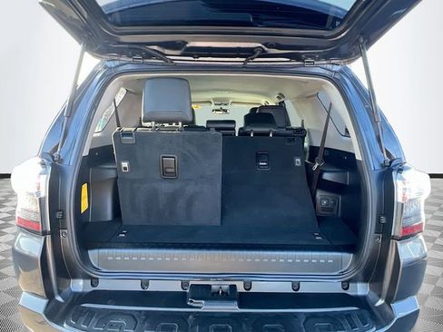 Used 2018 Toyota 4Runner SR5 Premium image 26