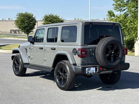 Used 2022 Jeep Wrangler Unlimited Sahara AWD/4WD image 27
