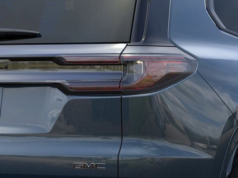 New 2026 GMC Acadia Denali Ultimate w/ LPO, Floor Liner Package AWD/4WD image 12