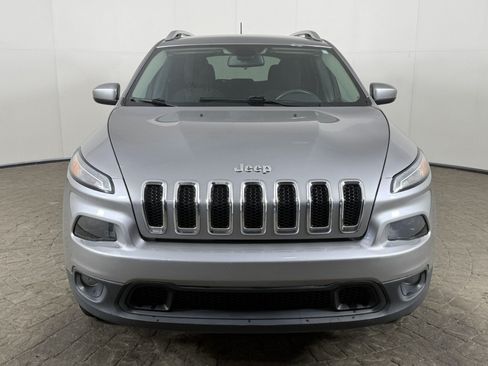 Used 2017 Jeep Cherokee Latitude AWD/4WD image 2