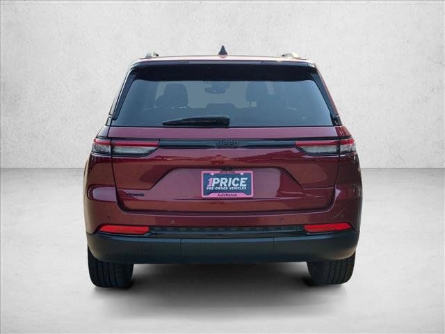 Used 2022 Jeep Grand Cherokee Altitude AWD/4WD image 6