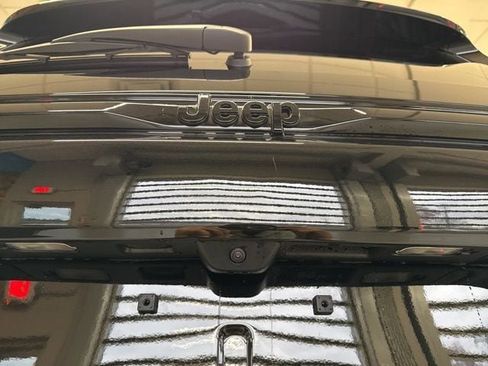 New 2025 Jeep Grand Cherokee Laredo image 19