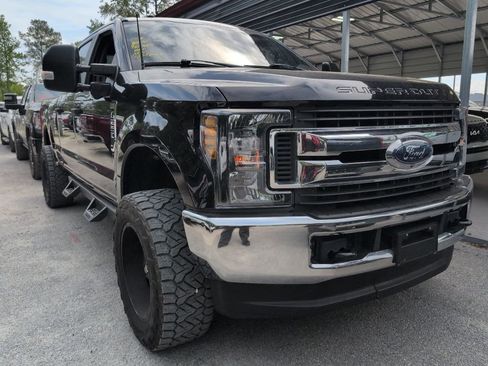 Used 2018 Ford F250 XL w/ STX Appearance Package AWD/4WD image 2