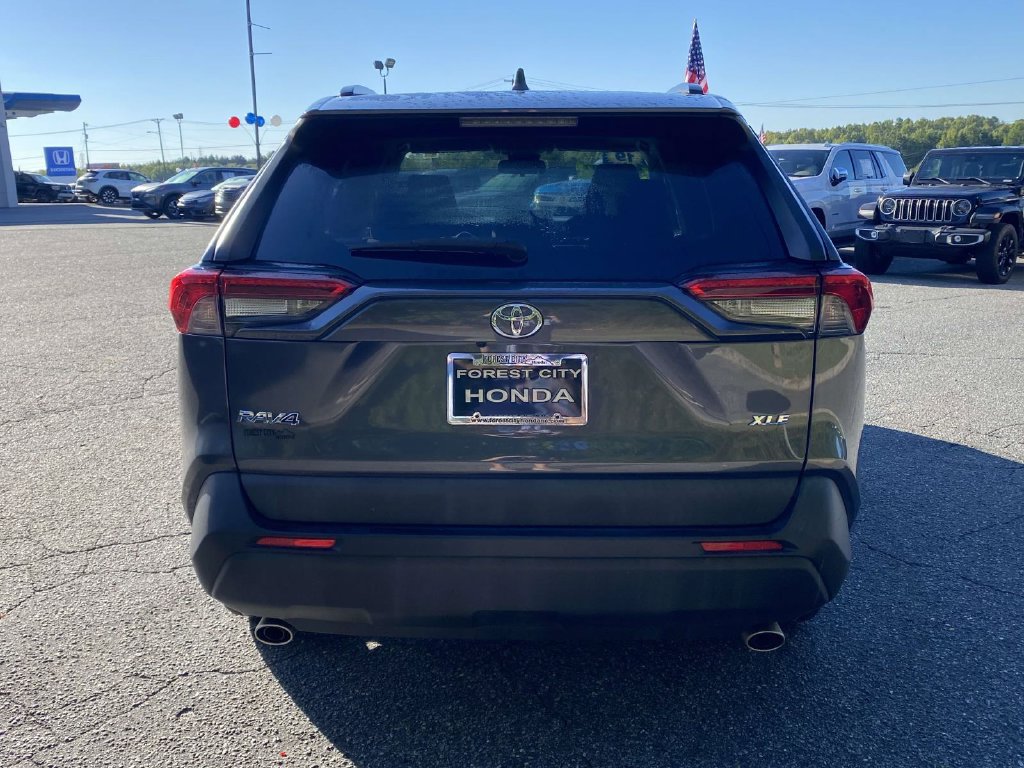 Used 2019 Toyota RAV4 XLE FWD image 4