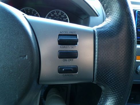 Used 2005 Nissan Pathfinder SE Off-Road image 21