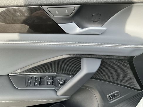 New 2026 Volkswagen Tiguan SEL R-Line AWD/4WD image 10