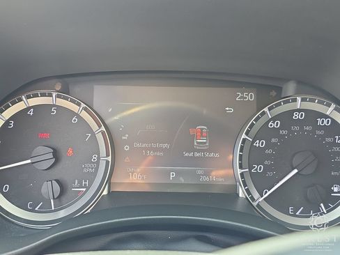 Used 2023 Toyota Highlander XLE FWD image 16
