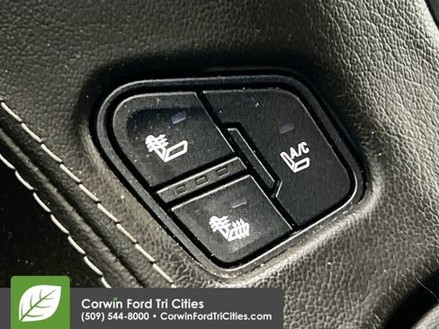 Used 2015 GMC Yukon Denali w/ Premium Package image 26