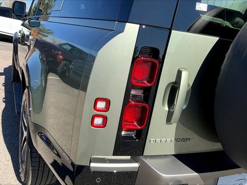 New 2025 Land Rover Defender 130 X-Dynamic SE image 14