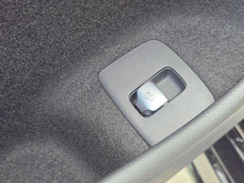 New 2026 Mercedes-Benz E 450 4MATIC Sedan image 35