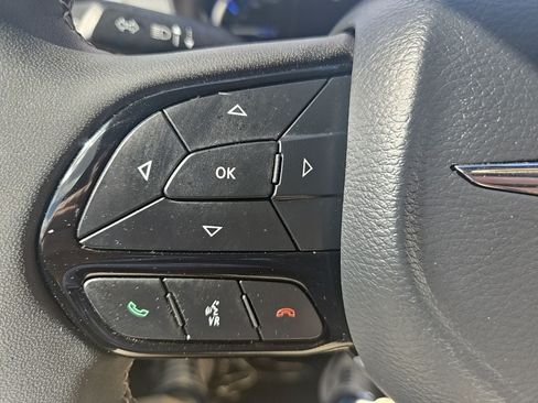 Used 2024 Chrysler Pacifica Limited FWD image 14
