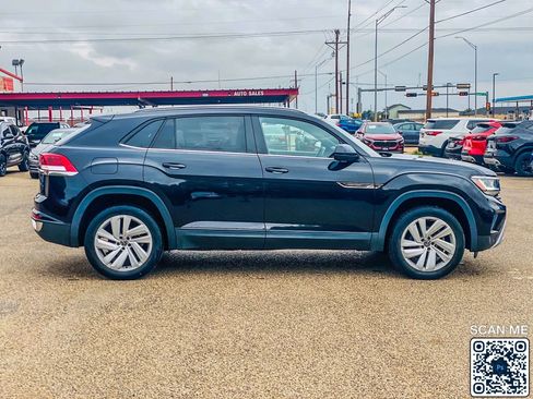 Used 2020 Volkswagen Atlas Cross Sport SE w/ Panoramic Sunroof Package AWD/4WD image 9