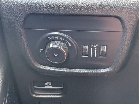 Used 2024 Jeep Grand Cherokee Limited RWD image 23