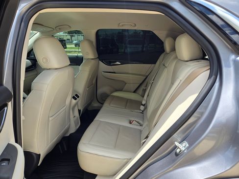 Certified 2022 Buick Envision Essence w/ Technology Package I FWD image 21
