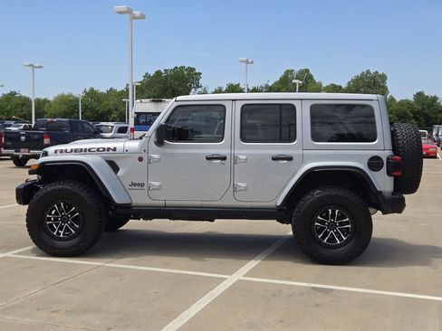 Used 2024 Jeep Wrangler Unlimited Rubicon AWD/4WD image 4