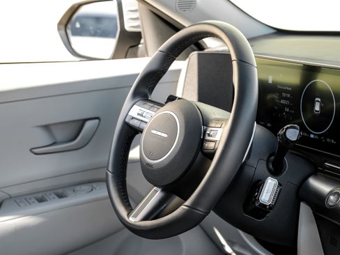 Used 2025 Hyundai Kona SEL image 10