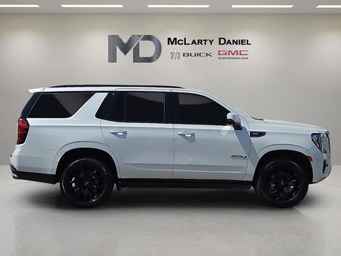 Used 2022 GMC Yukon AT4 w/ Technology Package AWD/4WD image 6