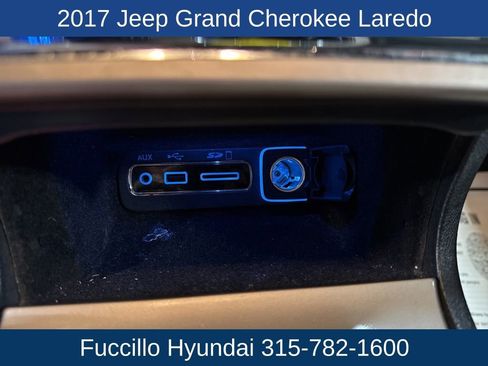 Used 2017 Jeep Grand Cherokee Laredo image 21