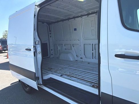 Used 2025 Mercedes-Benz Sprinter 2500 image 15