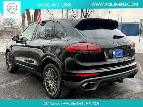 Used 2017 Porsche Cayenne Platinum Edition AWD/4WD image 2