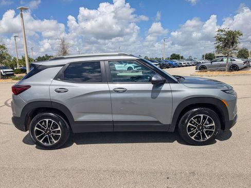 Used 2025 Chevrolet TrailBlazer LT AWD/4WD image 4