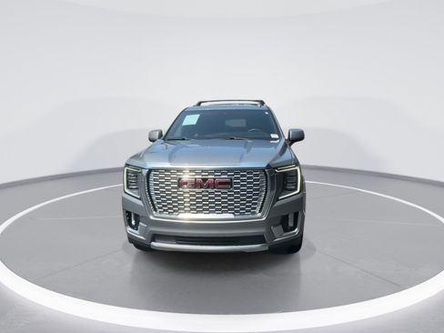 Used 2024 GMC Yukon Denali w/ Advanced Technology Package AWD/4WD image 3