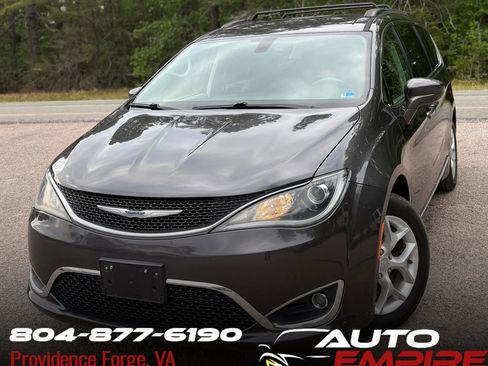 Used 2017 Chrysler Pacifica Touring-L w/ Tire & Wheel Group FWD image 1