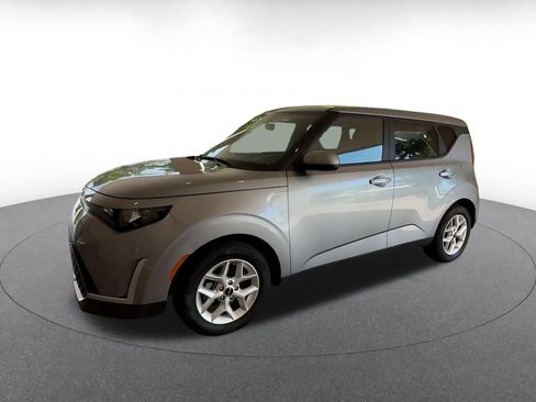 Used 2025 Kia Soul LX w/ LX Technology Package FWD image 7