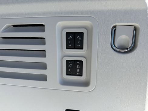 New 2026 GMC Acadia Denali w/ Super Cruise Package image 39